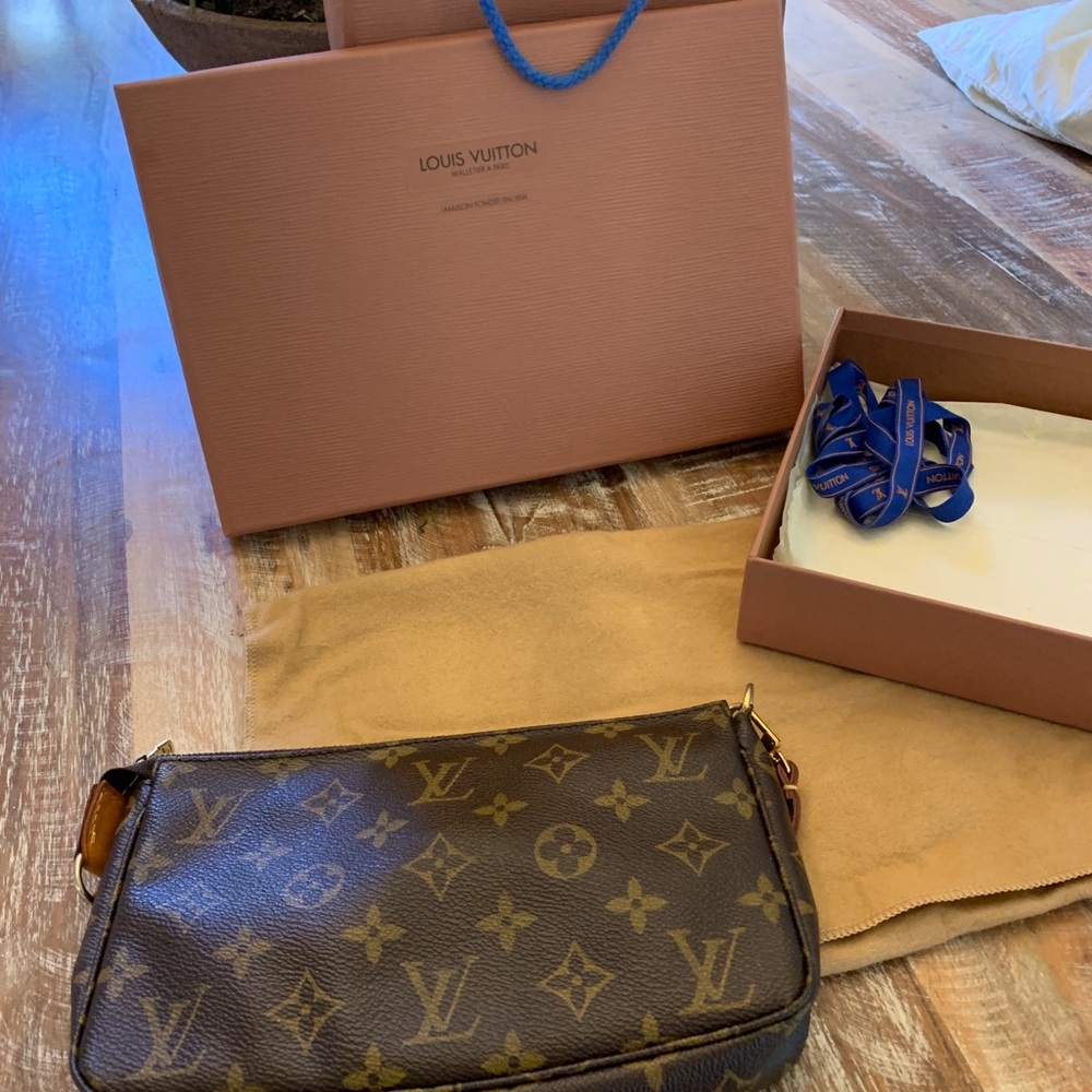 Louis Vuitton Pouchette